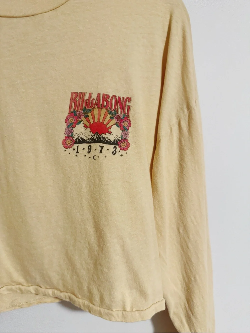 Billabong -  Best Sunshine Long Sleeve Crop Top